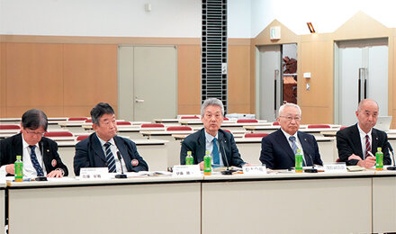 釜萢副会長が医療介護現場の経営状況の厳しさを説明し骨太の方針への対応に協力を求める