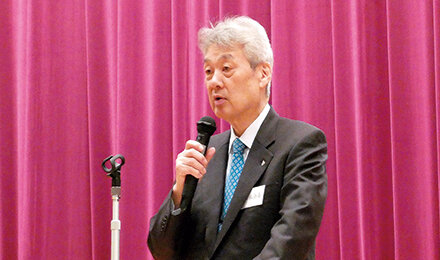 国民の視点に立ち、医療・介護に関する意見をさまざまな手段を通じて主張していく考えを示す 松本会長