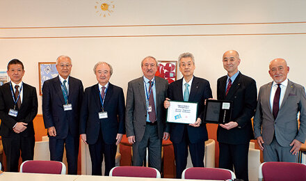 カザフスタン共和国医師会長らと会談