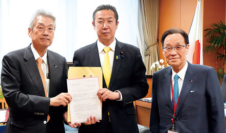 黄川田特命担当大臣に安心してこどもを産み育てることのできる社会の実現に向けた取り組みの推進を要望