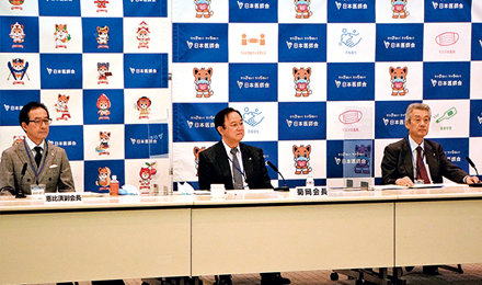 左から恵比須神奈川県医副会長、菊岡神奈川県医会長、松本会長